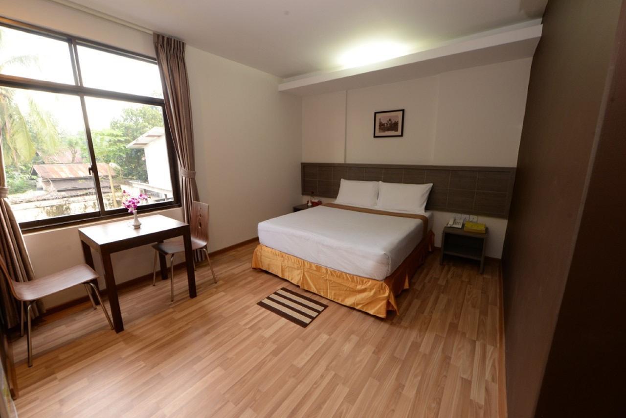 Min Nandar Garden Hotel Thanlyin Екстер'єр фото