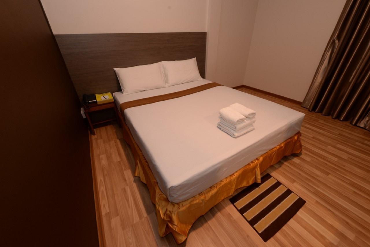 Min Nandar Garden Hotel Thanlyin Екстер'єр фото