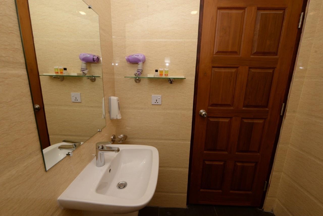 Min Nandar Garden Hotel Thanlyin Екстер'єр фото